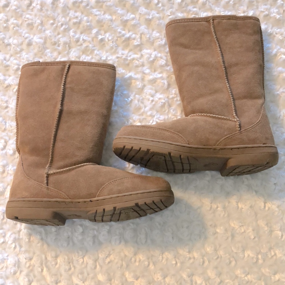 Bearpaw Tan Suede Emma Short Mid Calf Winter Boots Size 9